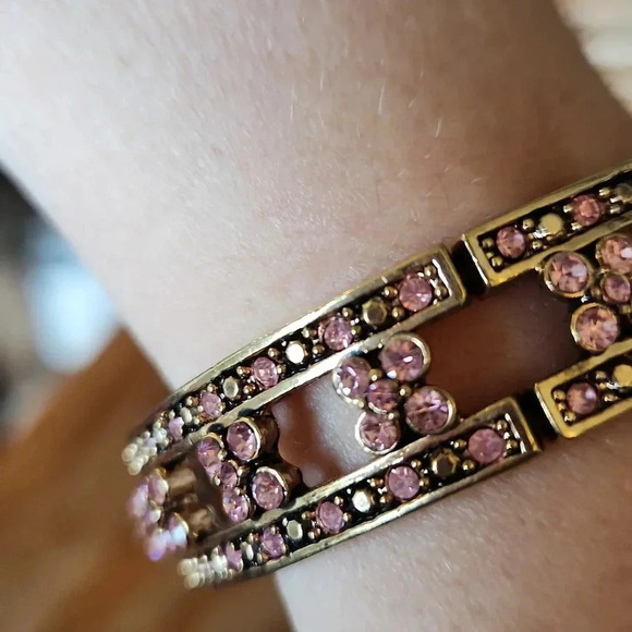 Goldtone Pink Rhinestone Stretch Bracelet 💓 - Picture 3 of 7